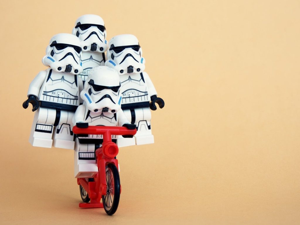 Star Wars Lego-Figuren als Symbol fuer Teamwork