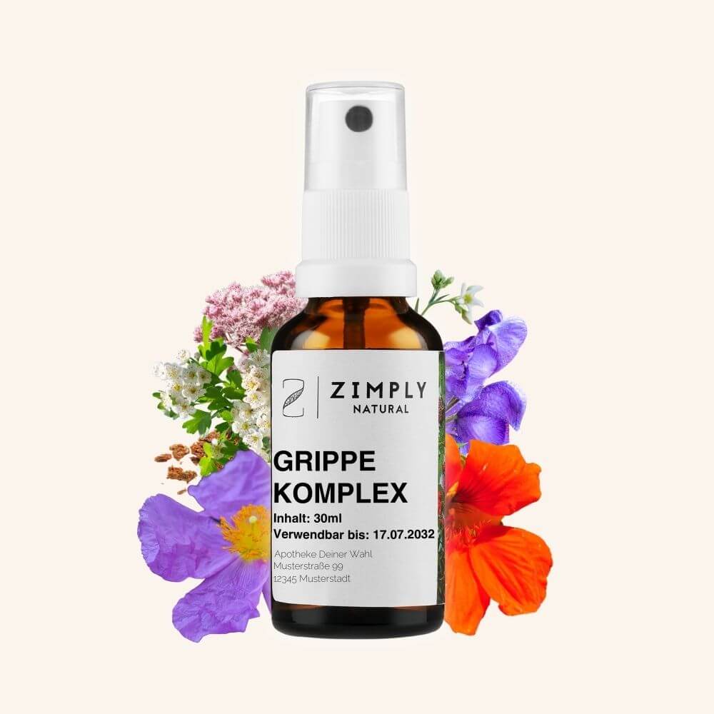 Grippe Komplex als Braunes Flaeschchen mit Spruehkopf von Zimply Natural mit Heilpflanzen im Hintergrund wie Sturmhut, Graubehaarte Zistrose, Weißdorn, Durchwachsener Wasserhanf, Quecksilber, Propolis, Kapuzinerkresse, Schwalbenwurz
